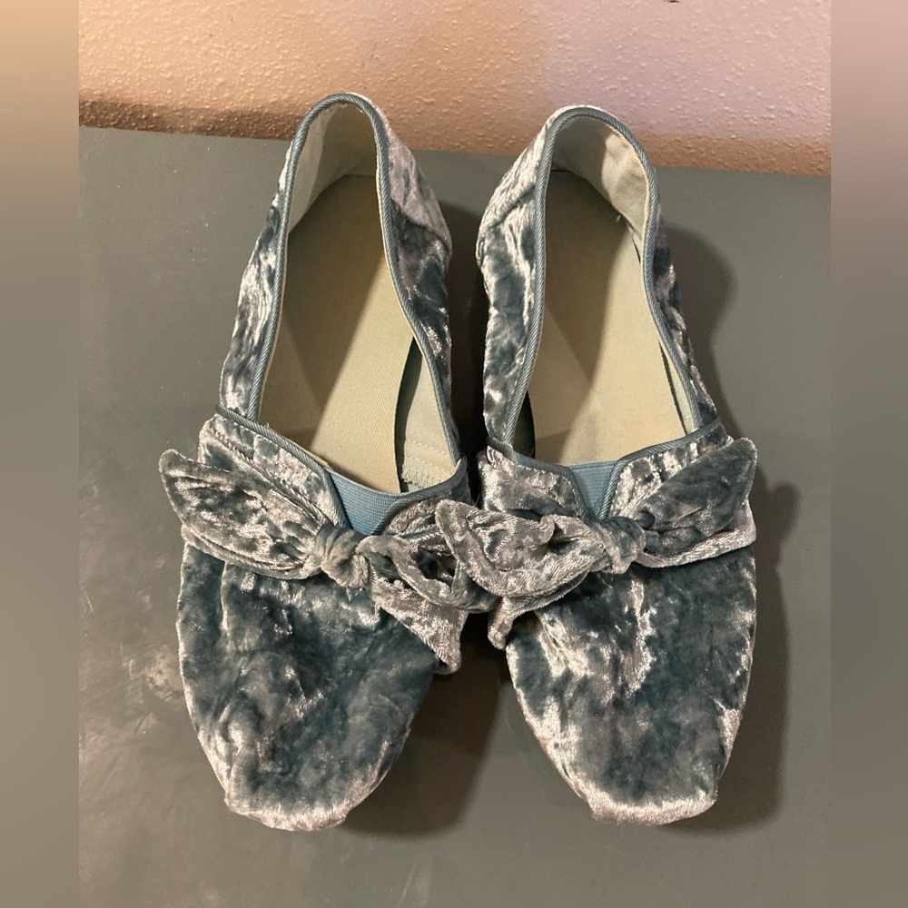 Tom’s frost velvet flats in light blue with bow detail